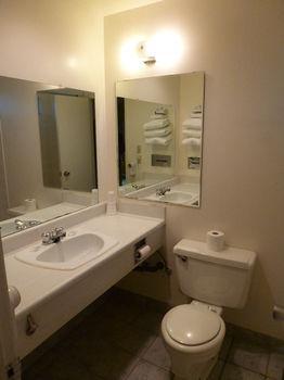 Airport Inn Lakeside Winfield Bagian luar foto